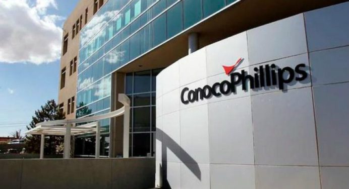 ConocoPhillips analiza vender petróleo venezolano en EE.UU.