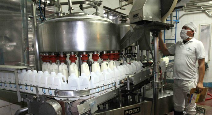 Consumo de leche en el país ronda entre 55 y 60 litros por persona al año