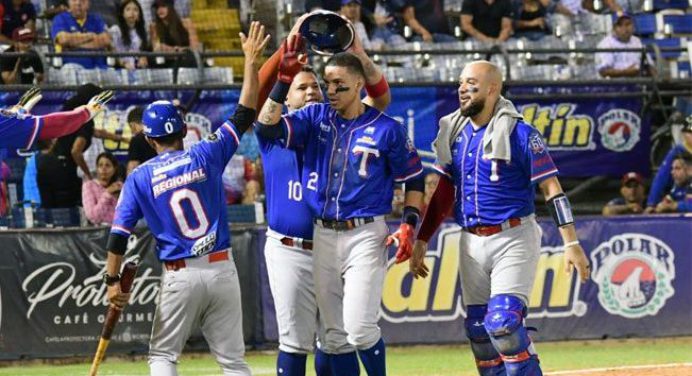 ¡De regreso al liderato! Los Tiburones de La Guaira vencieron al Magallanes