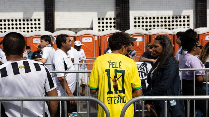 despiden con honores al rey pele en el estadio vila belmiro de santos en brasil laverdaddemonagas.com funeral