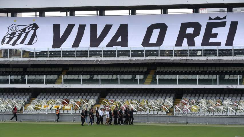 despiden con honores al rey pele en el estadio vila belmiro de santos en brasil laverdaddemonagas.com funeral5