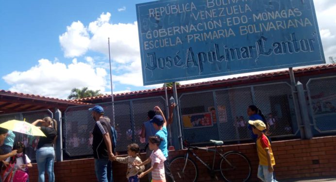 Docentes en pie de lucha sin abandonar las aulas