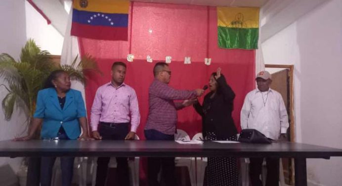 Evelin Martínez felicita a Mirna Medrano como presidenta del Concejo Municipal de Uracoa