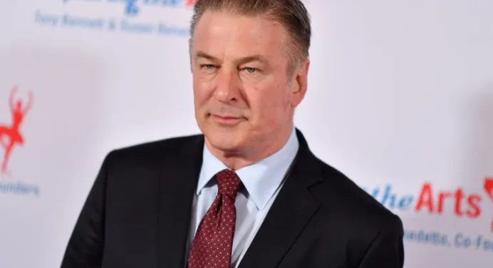 Fiscalía acusa al actor Alec Baldwin de homicidio involuntario