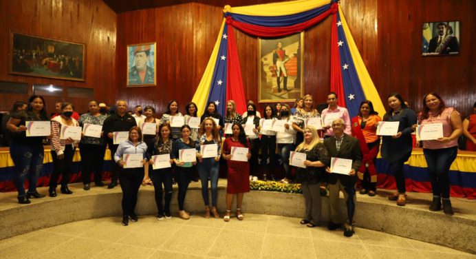 Gobernación y Alcaldía homenajearon a los educadores en su día