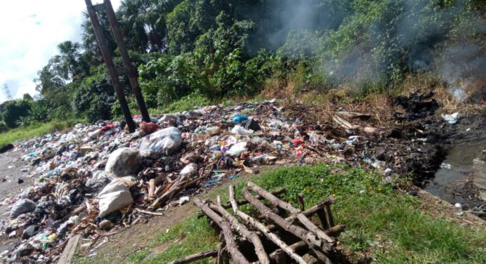 Huecos y basura abundan en La Puente de Maturín