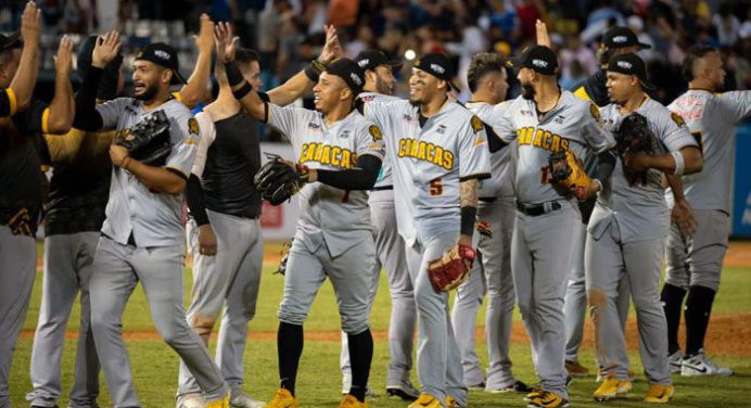 Con Alí Castillo como figura, los Leones del Caracas derrotaron a Tiburones