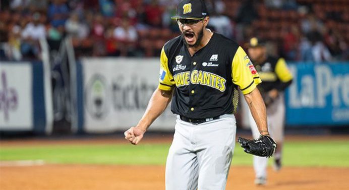 Magallanes aplastó a Cardenales y mejora su situación en la postemporada