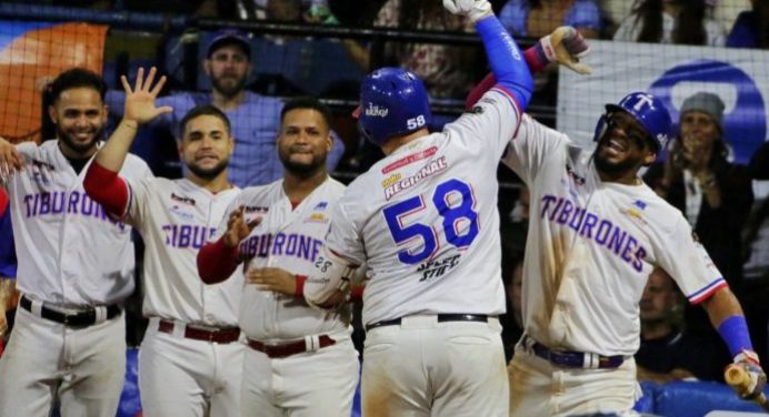 Guiados por sus refuerzos, los Tiburones de La Guaira vencieron al Caracas