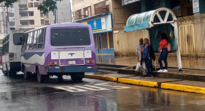 Maturineses obligados a caminar ante escasez de combustible