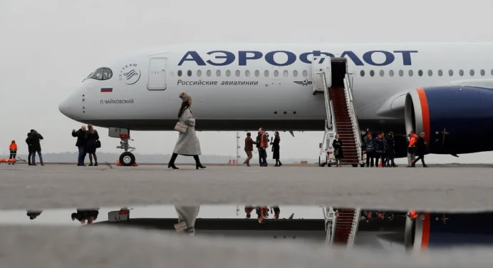 ¡Mundo insólito! Pelea, parto y fallas mecánicas en un avión que se dirigía a Moscú