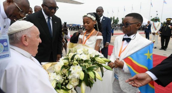 Papa Francisco llega a la República Democrática del Congo en visita pastoral