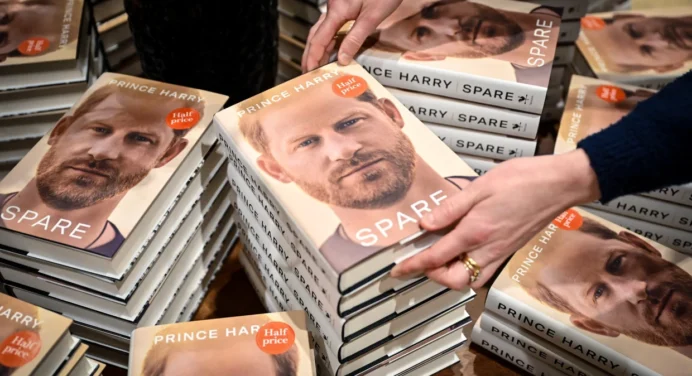 ¡Polémica que factura! Memorias del príncipe Harry venden casi millón y medio de ejemplares en un día