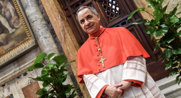Consultora juzgada en Vaticano regresa para testificar contra cardenal Becciu
