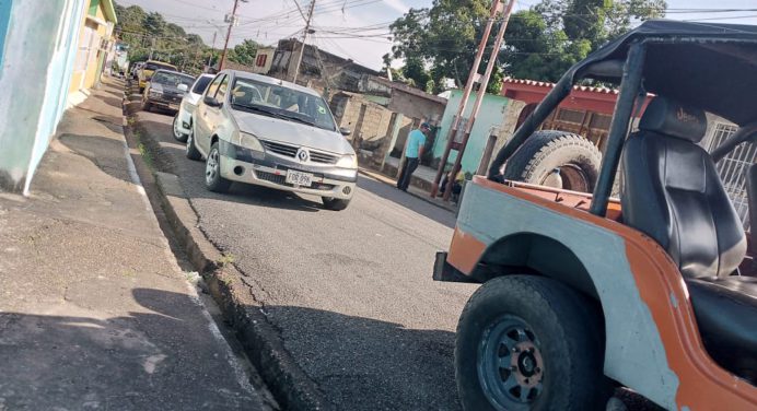 Continúan las largas colas en las gasolineras de Maturín