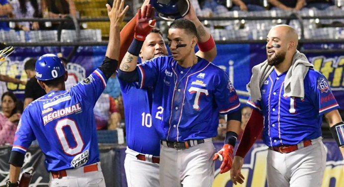 Tiburones venció a Magallanes y se sube a lo más alto de la tabla