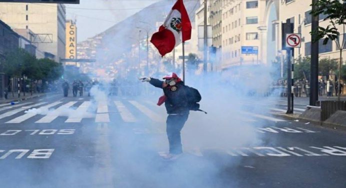 Toque de queda en Perú por ola de violencia al sur del país