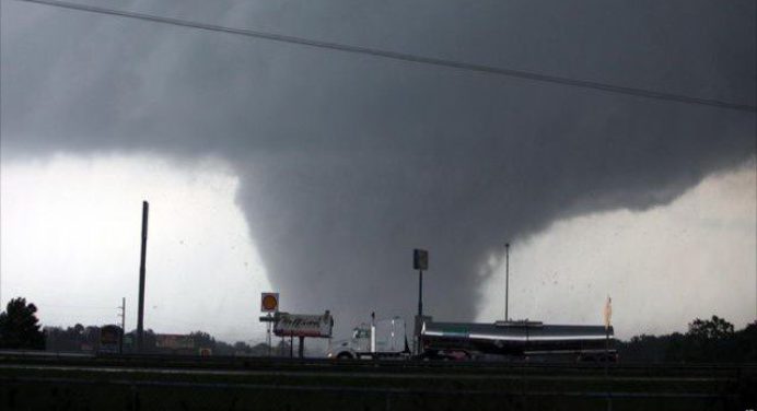 Tornados en el sureste de EEUU dejan al menos 7 muertos y 12 heridos