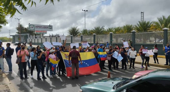 Trabajadores del Pedagógico de Maturín protestaron en la avenida Raúl Leoni