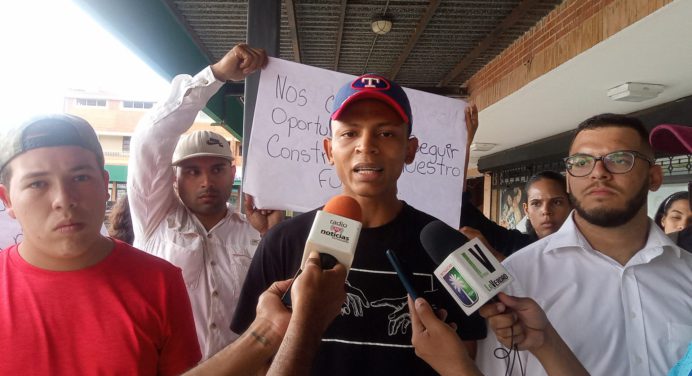 Estudiantes de universidad privada denuncian incremento de 80% de matrícula