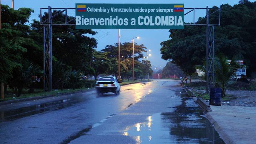 Venezuela y Colombia abren su frontera al paso de vehículos