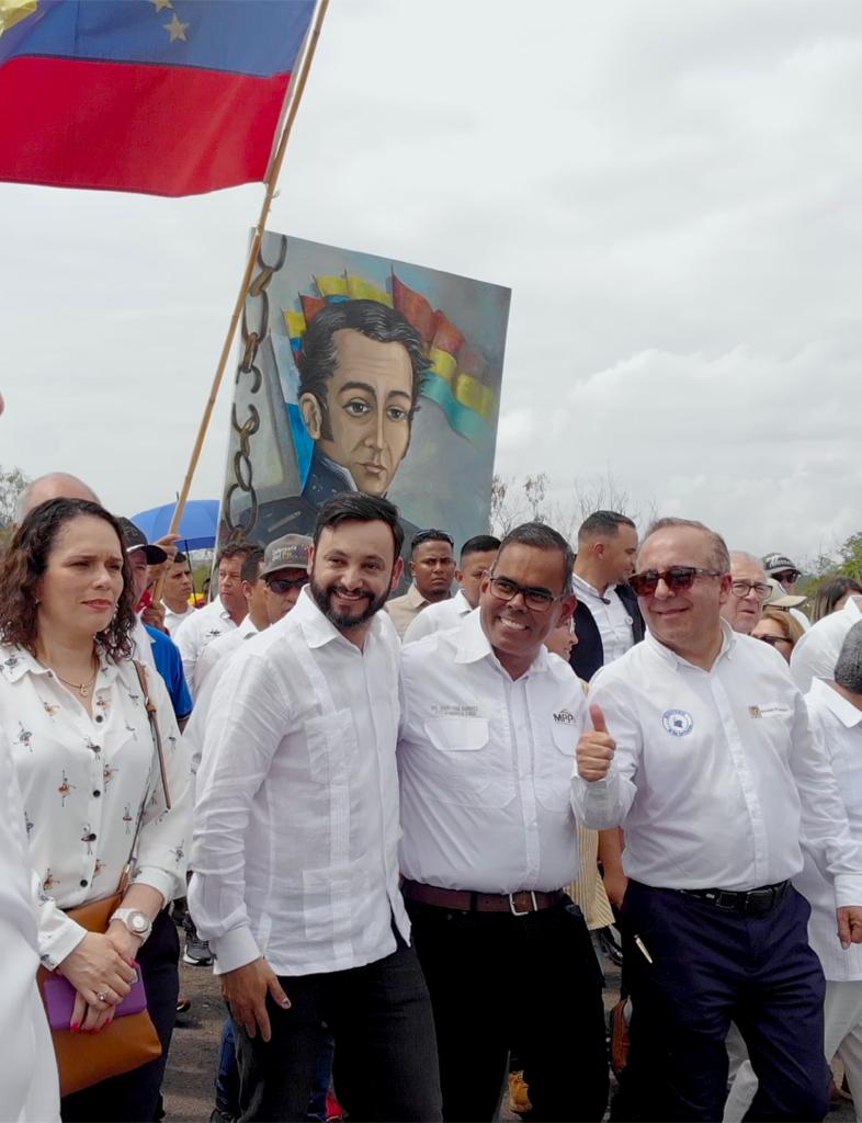 venezuela y colombia abrieron frontera binacional al inaugurar puente atanasio girardot laverdaddemonagas.com juan jose ramirez1