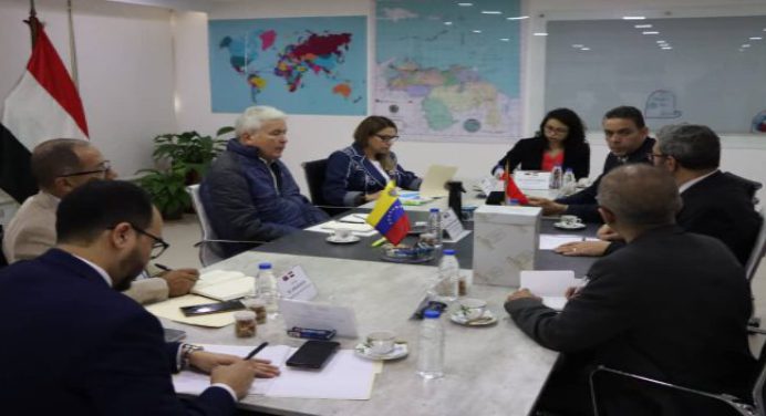 Venezuela y Egipto evalúan activar intercambio académico