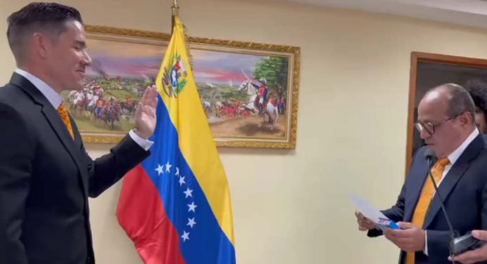 Winston Vallenilla juramentado como segundo vicepresidente de comisión de Contraloría de la AN