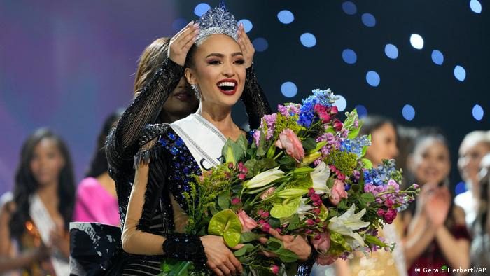 A R’Bonney Gabriel, Miss Universo 2022 estarían por quitarle la corona