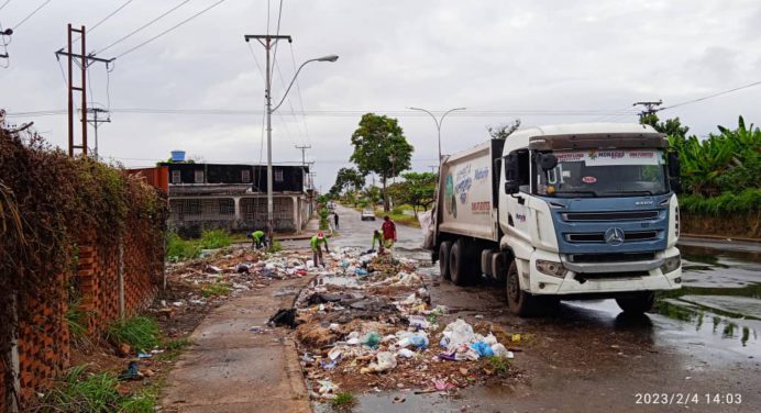 Alcaldía de Maturín sanea punto de acumulación de basura detrás de la UDO