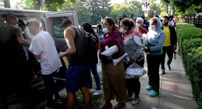 Alcaldía de Nueva York inicia traslado de migrantes venezolanos