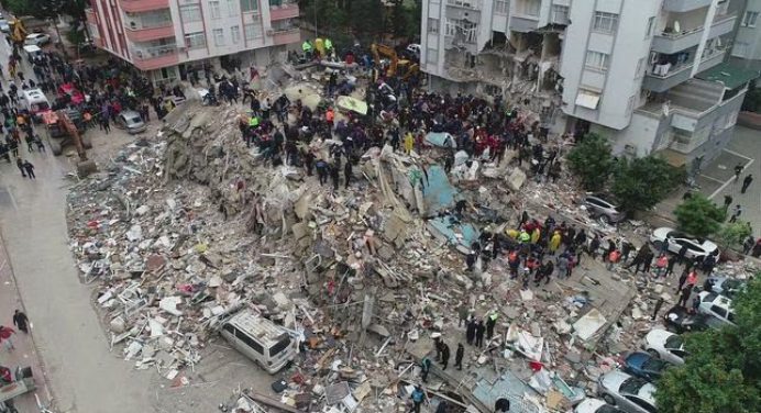 Ascienden a 2.600 muertos por los terremotos en Turquía y Siria