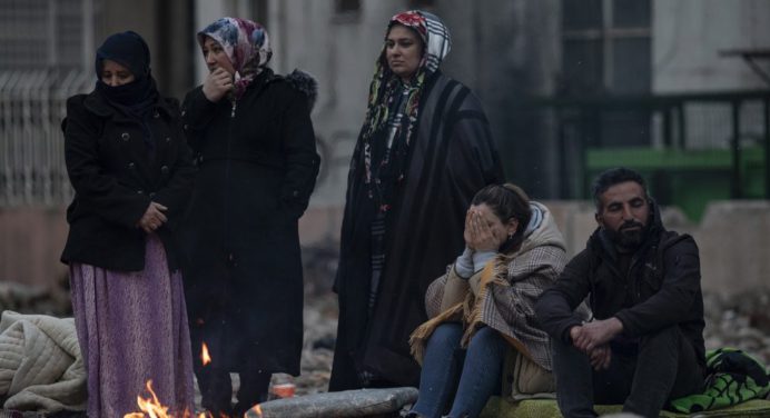 Cifra de muertos por los terremotos en Turquía y Siria se eleva a más de 22.300