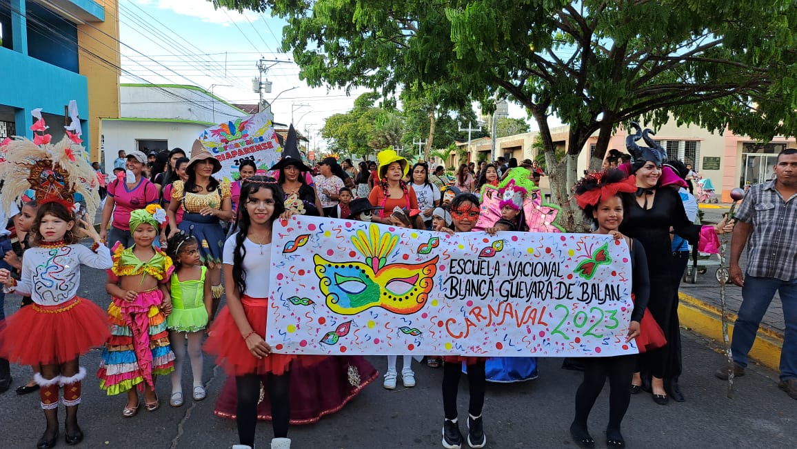 color fantasia y alegria inundaron las calles de barrancas del orinoco con desfile escolar laverdaddemonagas.com carnaval2