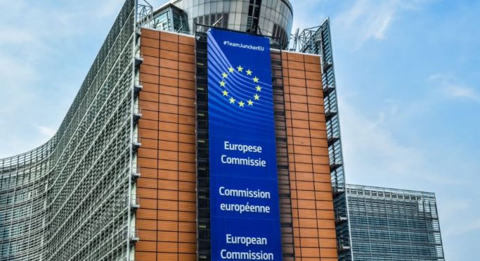 Comisión Europea prohíbe uso de la aplicación Tiktok