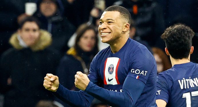 Con goles de Mbappé y Messi el PSG derrotó al Marsella y se afianza en el liderato