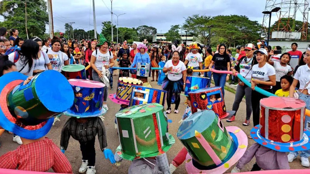 con vistosos desfiles celebraron a lo grande el carnaval en sotillo laverdaddemonagas.com sotillo3