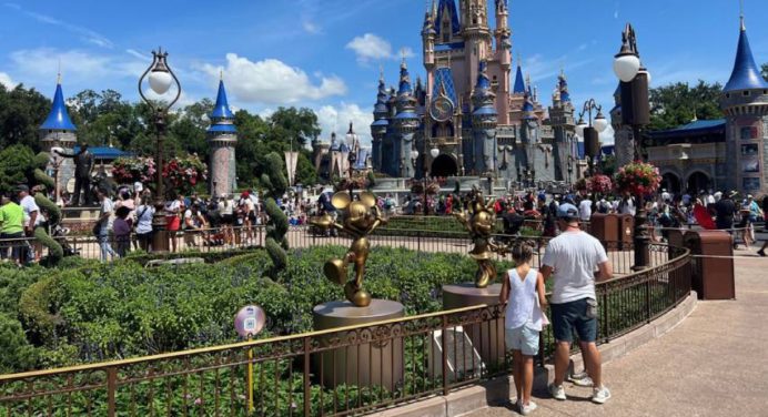 Compañía Disney anuncia 7 mil despidos