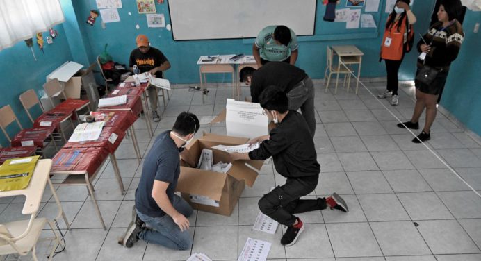 Elecciones de Ecuador están lideradas por el correísmo en Quito y Guayaquil