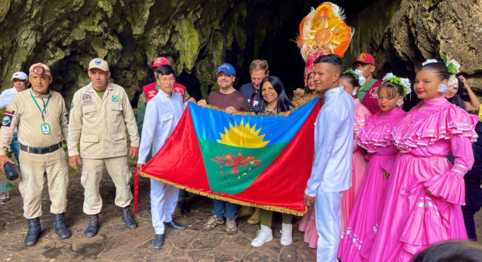 Embajador de Francia, Romain Nadal visitó la Cueva del Guácharo