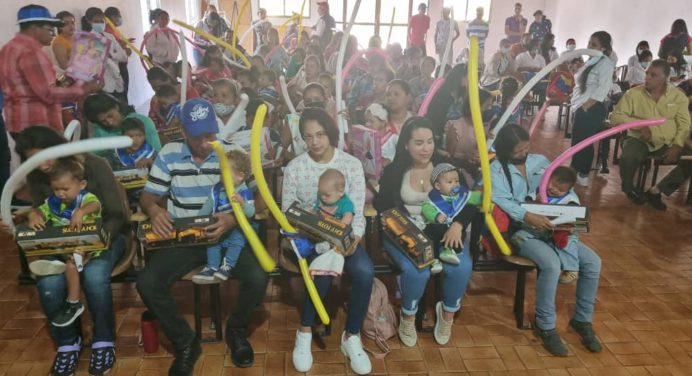 Entregan a 50 niños de Caripe el certificado de 100% inmunizados