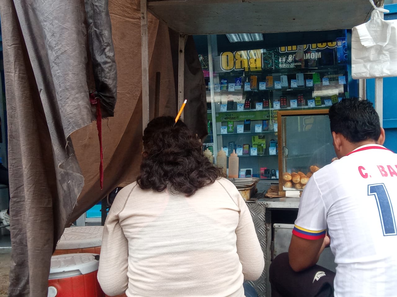 fiscales piden gratis combos a vendedores del centro por dejarlos trabajar laverdaddemonagas.com whatsapp image 2023 02 08 at 3.15.15 pm
