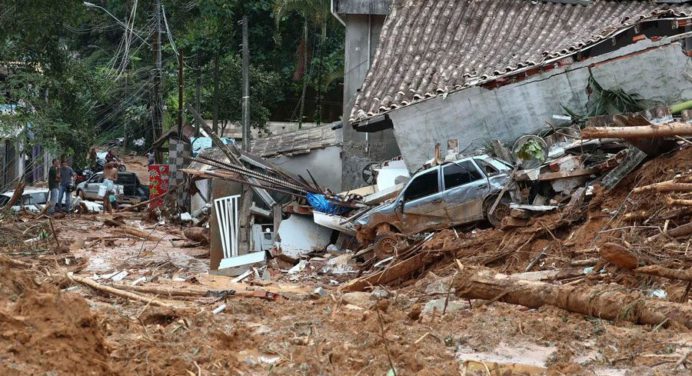 Fuertes lluvias en Brasil dejan 45 muertos