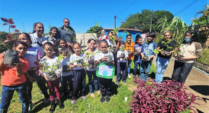 Fundación Regional El Niño Simón promueve la educación ambiental con siembra de árboles