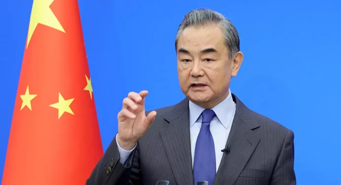 Jefe diplomático de China considera histérica la reacción de EEUU al derribar globo chino