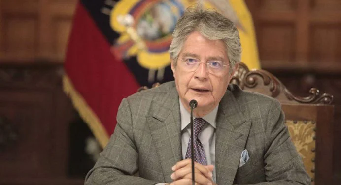 Lasso condenó el asesinato de un candidato en la víspera electoral