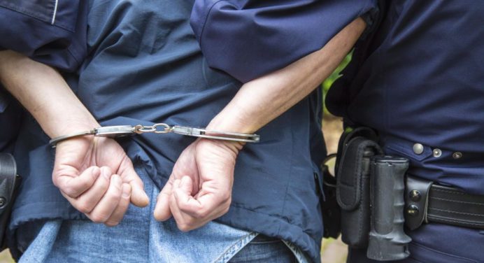 Detenido en Plaza 7 por robarle las pertenencias a un hombre