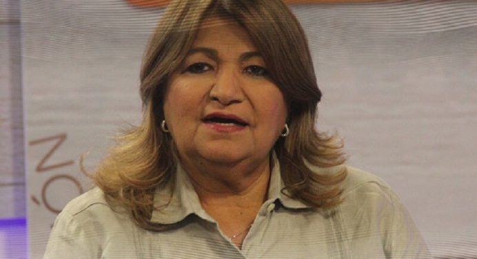 Maestros se reúnen con la ministra de Educación para tocar el tema de la contratación colectiva
