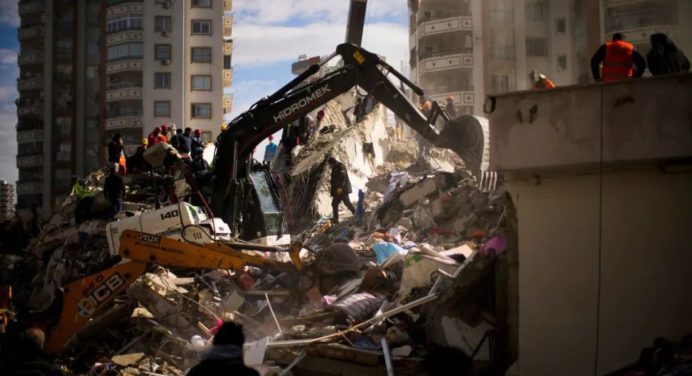 Más de 11.200 muertos en Turquía y Siria por los terremotos