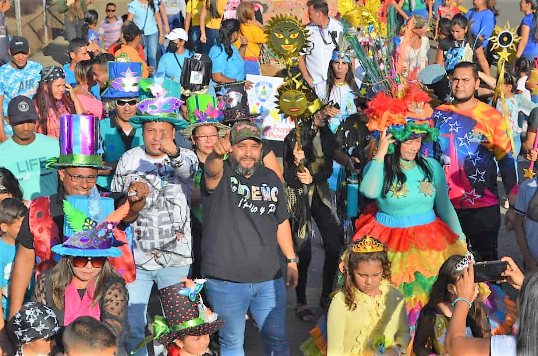 mas de 30 planteles de cedeno participan en desfile brillo y color de mi venezuela laverdaddemonagas.com carnaval2